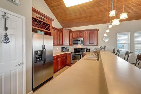 Kitchen - Stylish space that maximizes efficiency without compromising on modern amenities