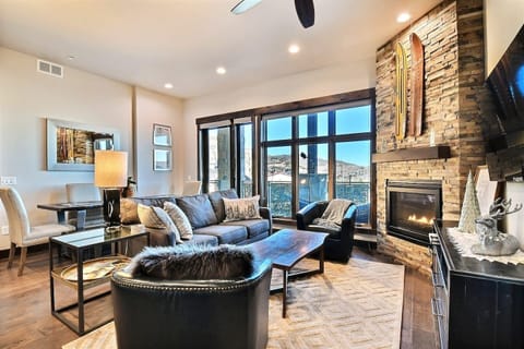 Condo, 2 Bedrooms | Living room | Smart TV