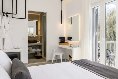 Suite City View | Premium bedding, minibar, in-room safe, soundproofing