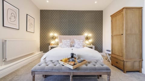 Classic Double Room, 1 Double Bed | In-room safe, free WiFi, bed sheets