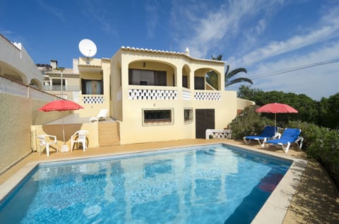 Villa Beatriz: The private pool is surrounded by a small terrace, which also has space for sun loungers and parasols.