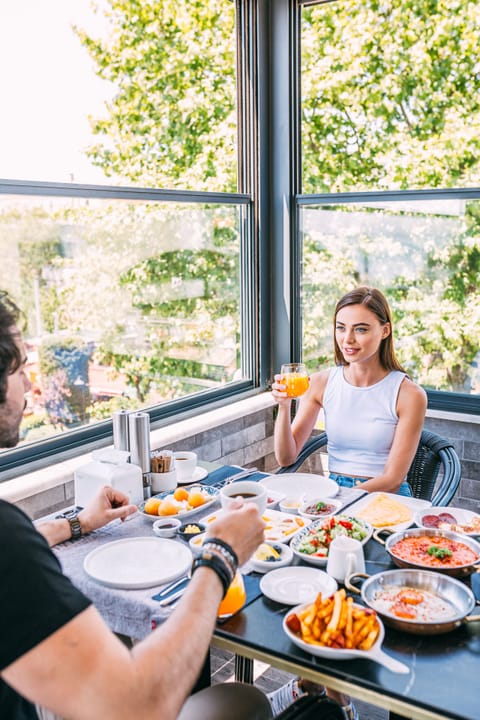 Free daily continental breakfast
