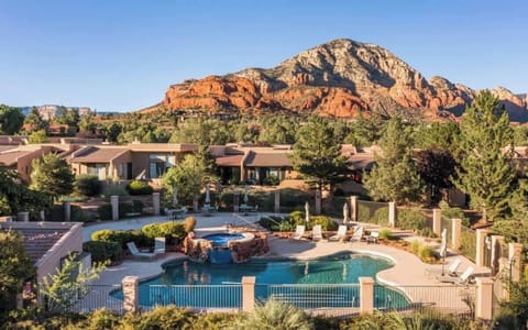 Gorgeous Community Pool and Hot Tub