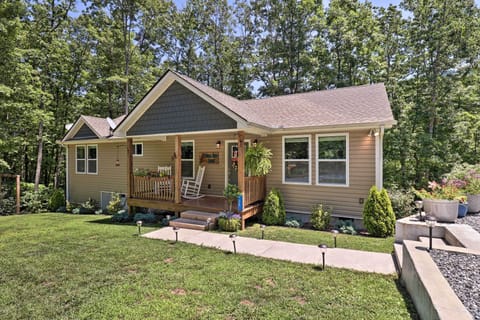 Leicester Vacation Rental | 3BR | 2BA | 1,423 Sq Ft | 3 Steps Required