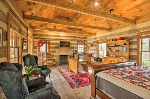 Earlysville Vacation Rental | Studio | 1BA | 5 Stairs to Access | 550 Sq Ft