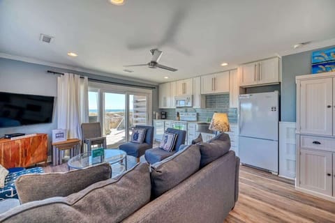 North Side Oceanfront Open Living Space