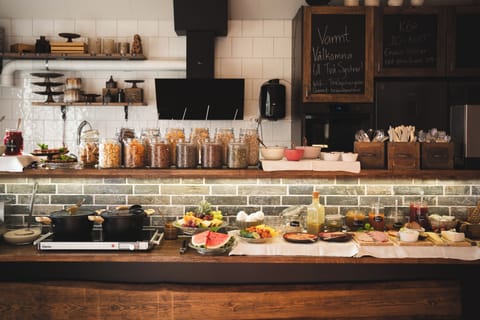 Free daily buffet breakfast