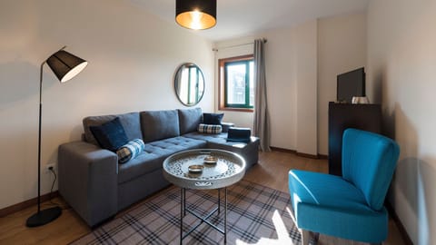 A bright and comfortable living room, perfect for relaxing after a day exploring Porto.
#comfort #livingroom #naturallight #Portugal #Porto