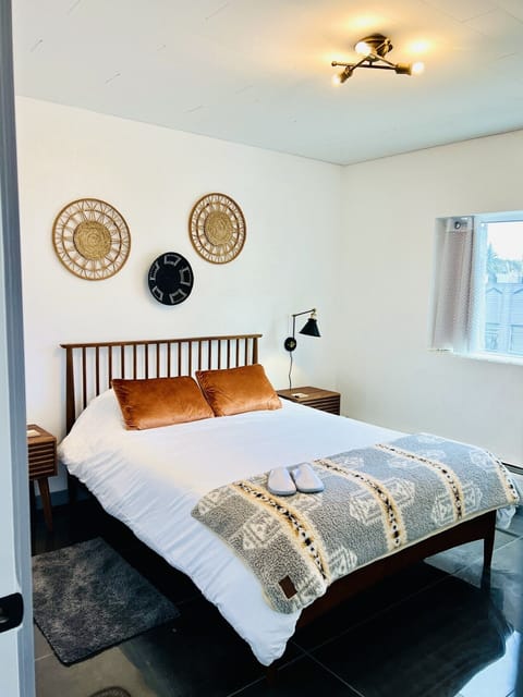 1st bedroom, Casper queen bed with electric fireplace. 