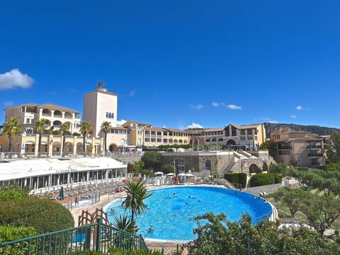 Residential Area, City, Human Settlement, Urban Design, Resort, Swimming Pool, Tourist Attraction, Estate, Resort Town, Aerial Photography