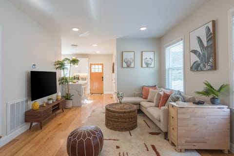 Get inspired in the bright, multifunctional living room.