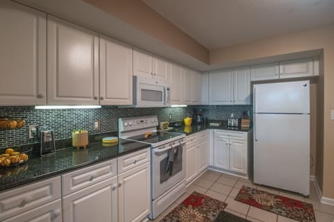 Kitchen Counter & Fridge