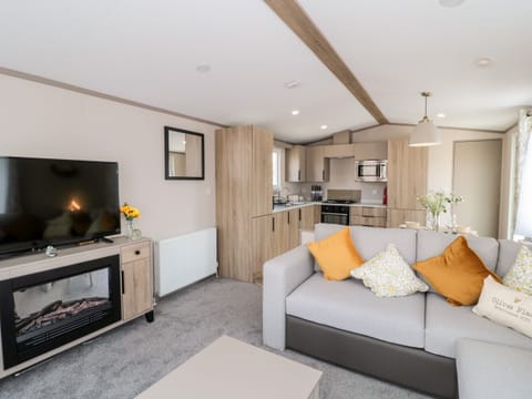 Cottage | Living room | Fireplace, DVD player