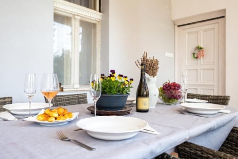 Family House, 2 Bedrooms, Fireplace (Treasure Of The Past) | Dining
