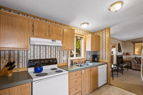 House | Private kitchen | Full-size fridge, microwave, oven, stovetop