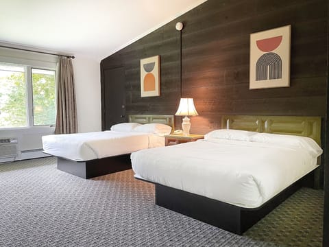 Double Room | Desk, free WiFi, bed sheets