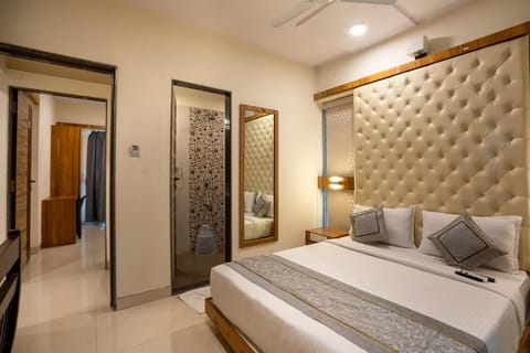 Service apartments in Mumbai near Airport. Close to Jio World Drive, Bandra, BKC