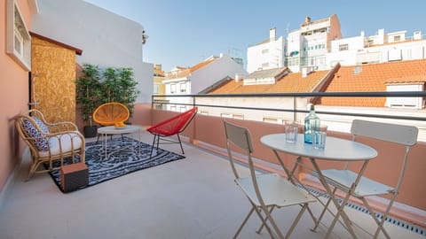 A fantastic terrace with a sitting area #lovely #terrace #fresh #sunny #lisbon
