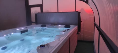 Indoor spa tub
