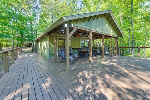 Culloden Vacation Rental | 3BR | 1.5BA | 1 Step Required for Access | 852 Sq Ft