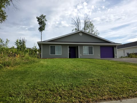 4bdr 2 bath 2016 Sq ft