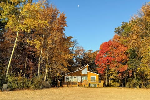 Menominee Vacation | 4BR | 3BA | 3,000 Sq Ft | Stairs Required to Access