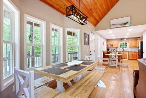 Modern Cabin Life