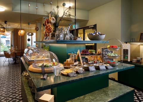 Daily buffet breakfast for a fee