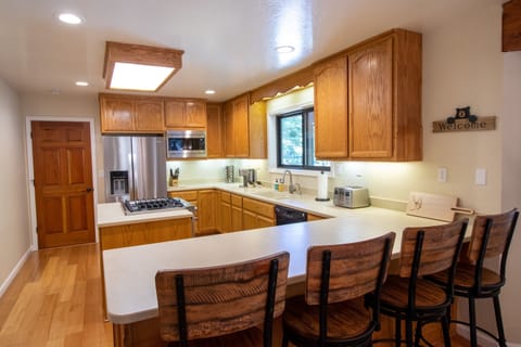 Open Chef's Kitchen with Breakfast Bar!