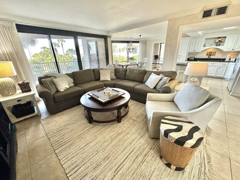 Spacious living room