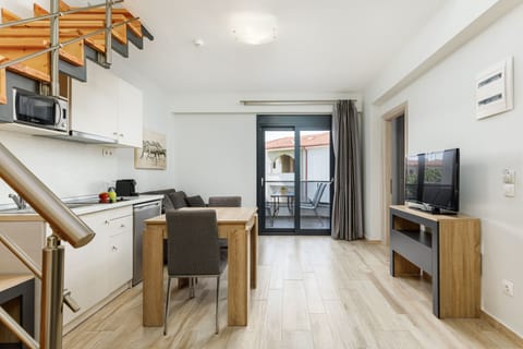 Family Suite | Living area | 40-inch Smart TV with satellite channels, TV