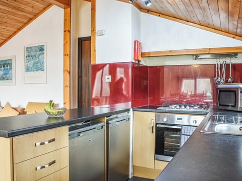 Kitchen | 27 Aviemore Holiday Park, Aviemore