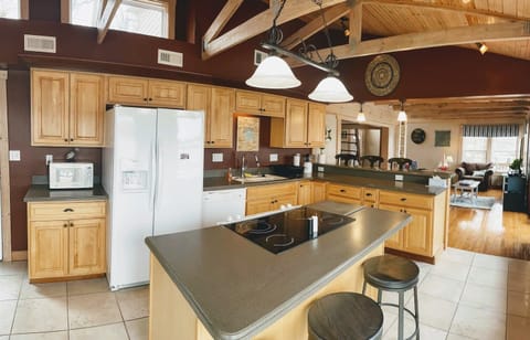 Another view of the kitchen.