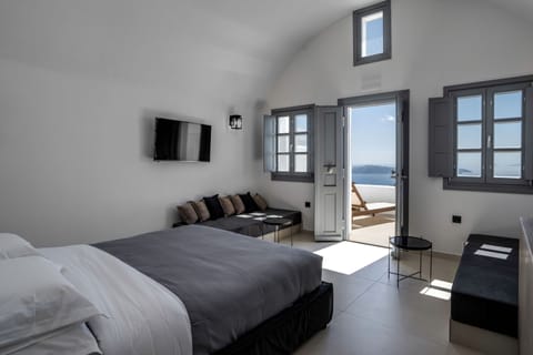 Executive Suite with indoor heated plunge pool | Premium bedding, pillowtop beds, minibar, in-room safe