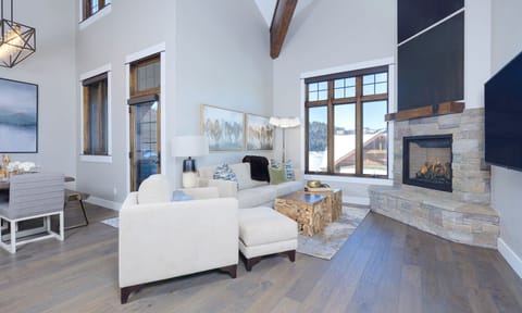 Alpenglow 23B Living, 1