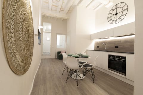 Design Apartment | Private kitchen | Fridge, oven, stovetop, coffee grinder