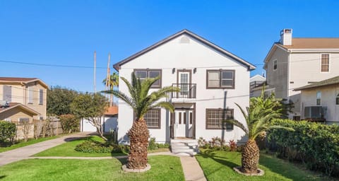 Welcome to Gulf Side Grove by BeachBox