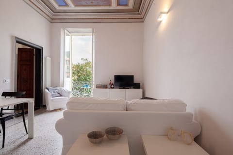 Sitting Room with balcony