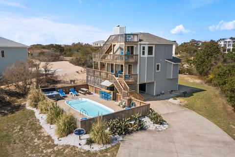 WH632: Sea Blue | Front Exterior