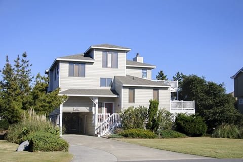 CL742: Sea La Vie | Front Exterior