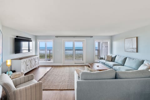 H302N: Heron Cove 302N | Living Area