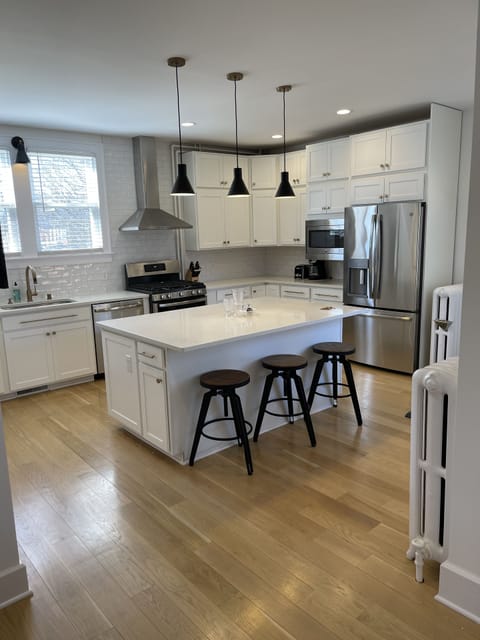 Full kitchen with Gas range.