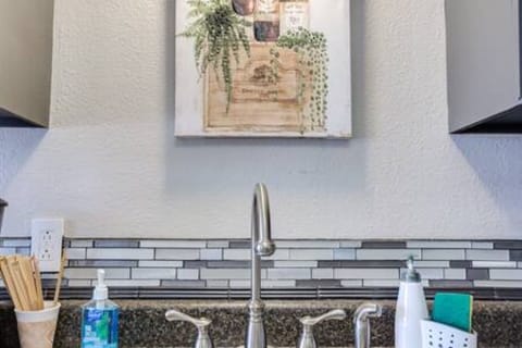 Kitchen 5.jpg