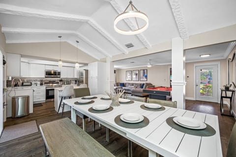 Nothing beats homecooked meals shared together! Enjoy meals with family in this elegant dining table that seats 8 people. Book your stay now!