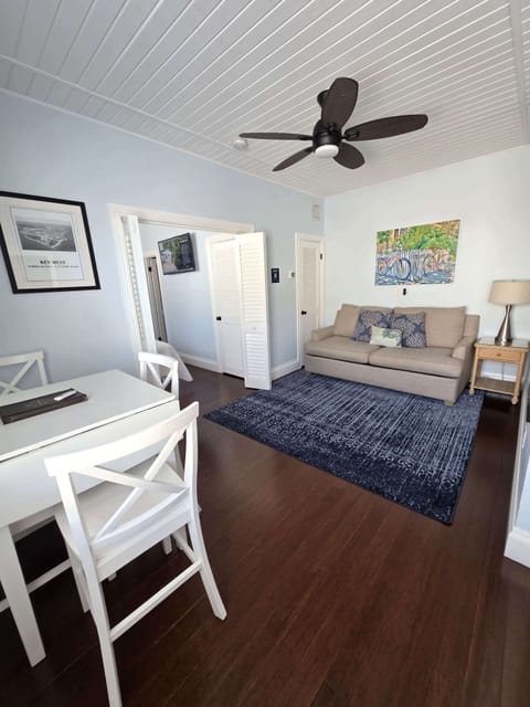 Living room, dining table for 4 guests, queen pullout sofa
