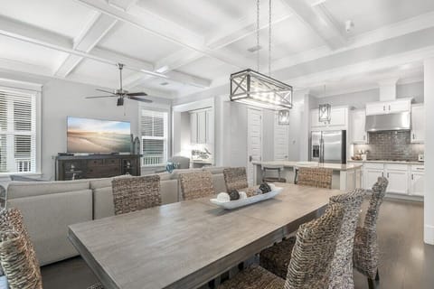 Spacious Dining Room Table!