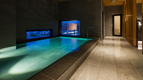 Sauna, steam room
