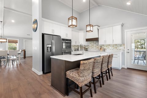 VOH247: Bella Rose | Top Level Kitchen