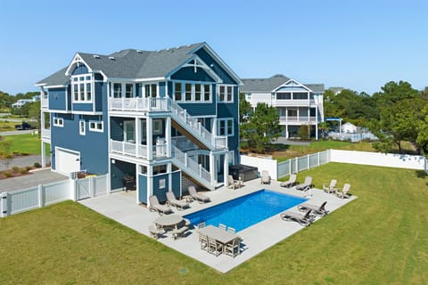 CC420: Shell's By The Seashore | Back Exterior