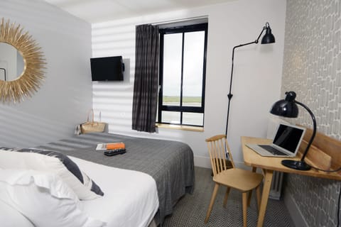 Classic Double or Twin Room | Premium bedding, minibar, in-room safe, desk